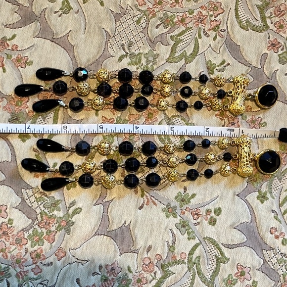 Vintage ’70’s - 7.5” Shoulder Duster Earrings from NYC in Gold Filagree & Black - Picture 2 of 6